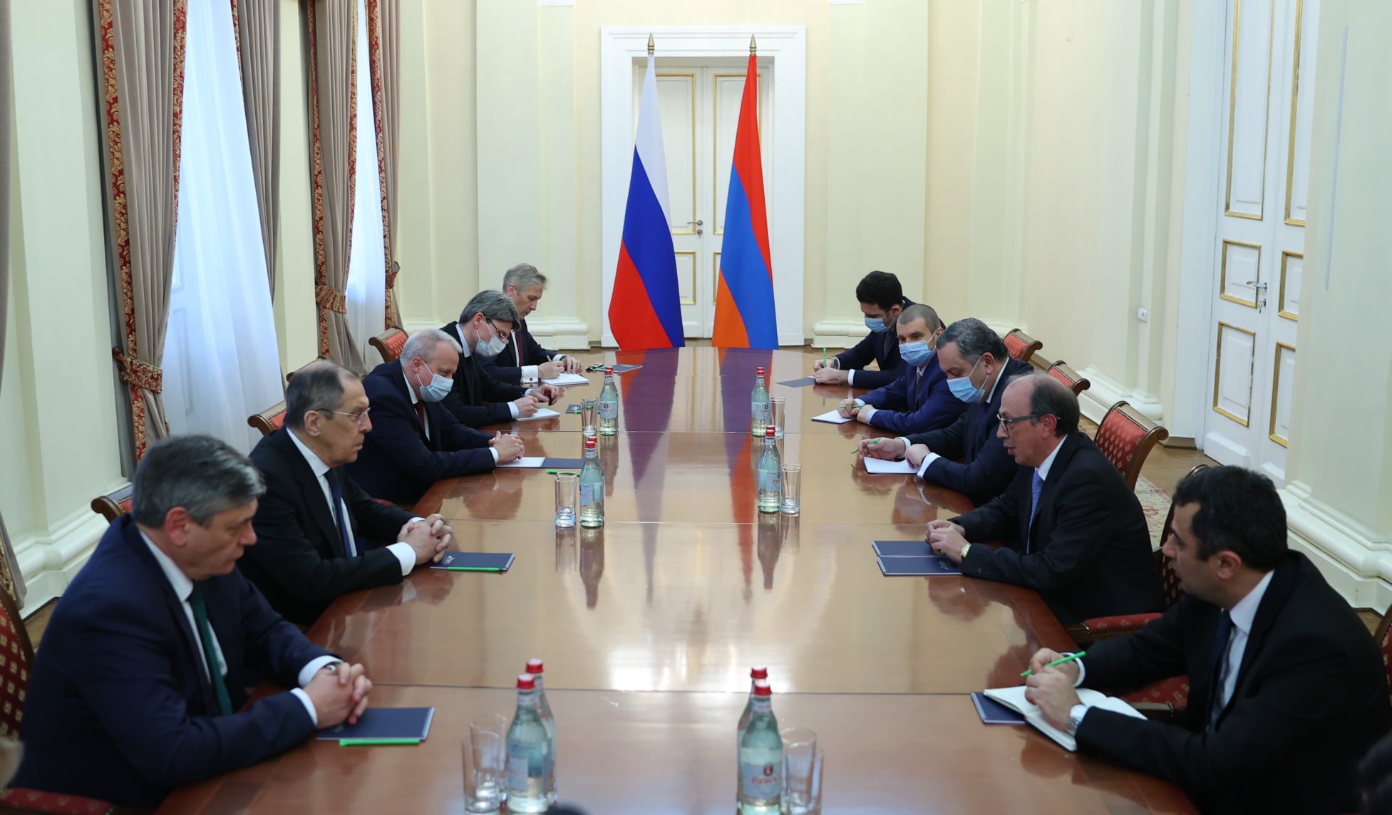 делегация россии на переговорах. участники переговоров россия украина. делегация россии состав. кто вошел в делегацию. глава российской делегации на переговорах в вене.